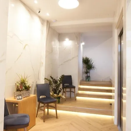 River House 酒店 特里卡拉