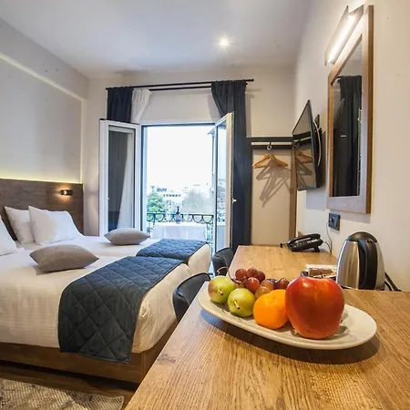 River House 特里卡拉